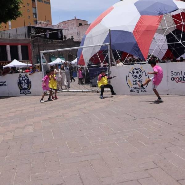 SE REALIZÓ LA FINAL DEL TORNEO GOLPARA QUE ORGANIZÓ EL GOBIERNO MUNICIPAL EN PLAZA DEL&nbsp;CARMEN