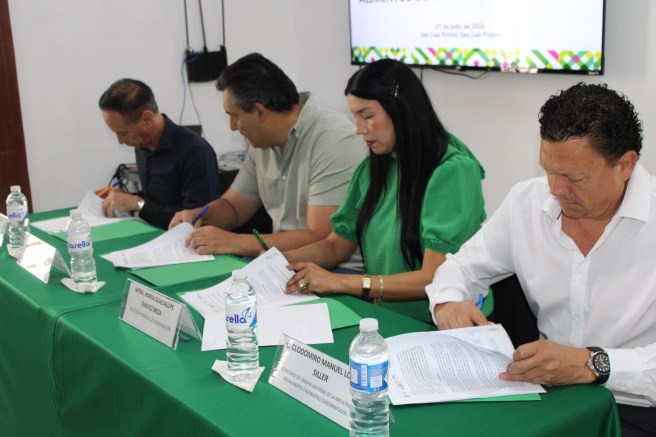 FIRMAN ACUERDO CANIRAC&nbsp; Y DIRECCIÓN GENERAL DE GOBERNACIÓN ESTATAL PARA AGILIZAR LA REGULARIZACIÓN DE&nbsp;LICENCIAS