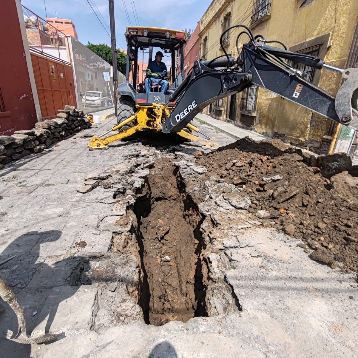 POR TERMINAR LA REHABILITACIÓN SANITARIA QUE REALIZA INTERAPAS EN LA COLONIA AZTECA&nbsp;NORTE