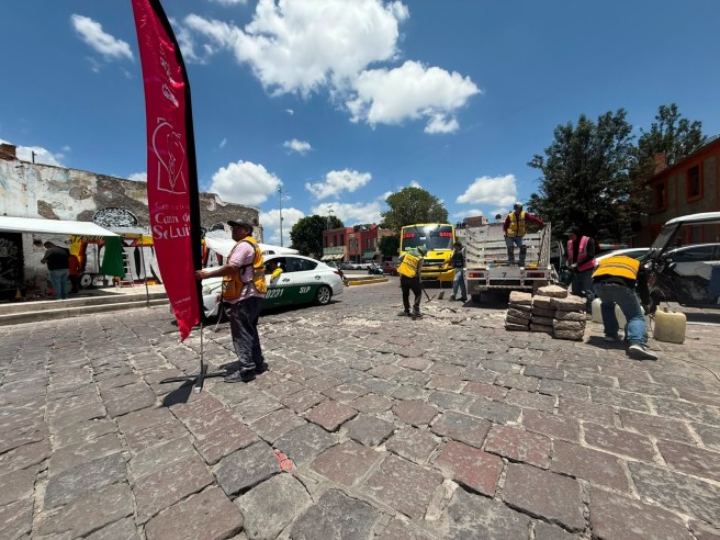 GOBIERNO MUNICIPAL CONTINÚA EL BACHEO EN EL CENTRO&nbsp;HISTÓRICO