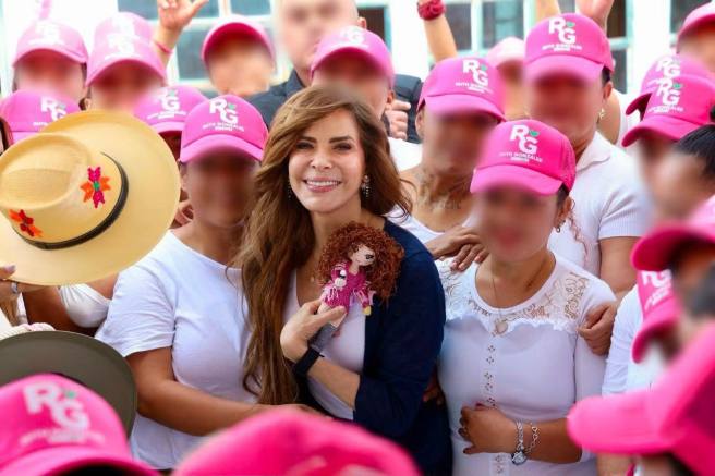 GLORIA TREVI LLEGÓ A LA PILA CON&nbsp;GALLARDO