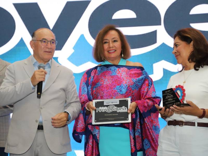 EN LA FERIA DE PROVEEDURÍA COMPARTE ROSARIO MARÍN SU EXPERIENCIA DE VIDA Y&nbsp;LIDERAZGO
