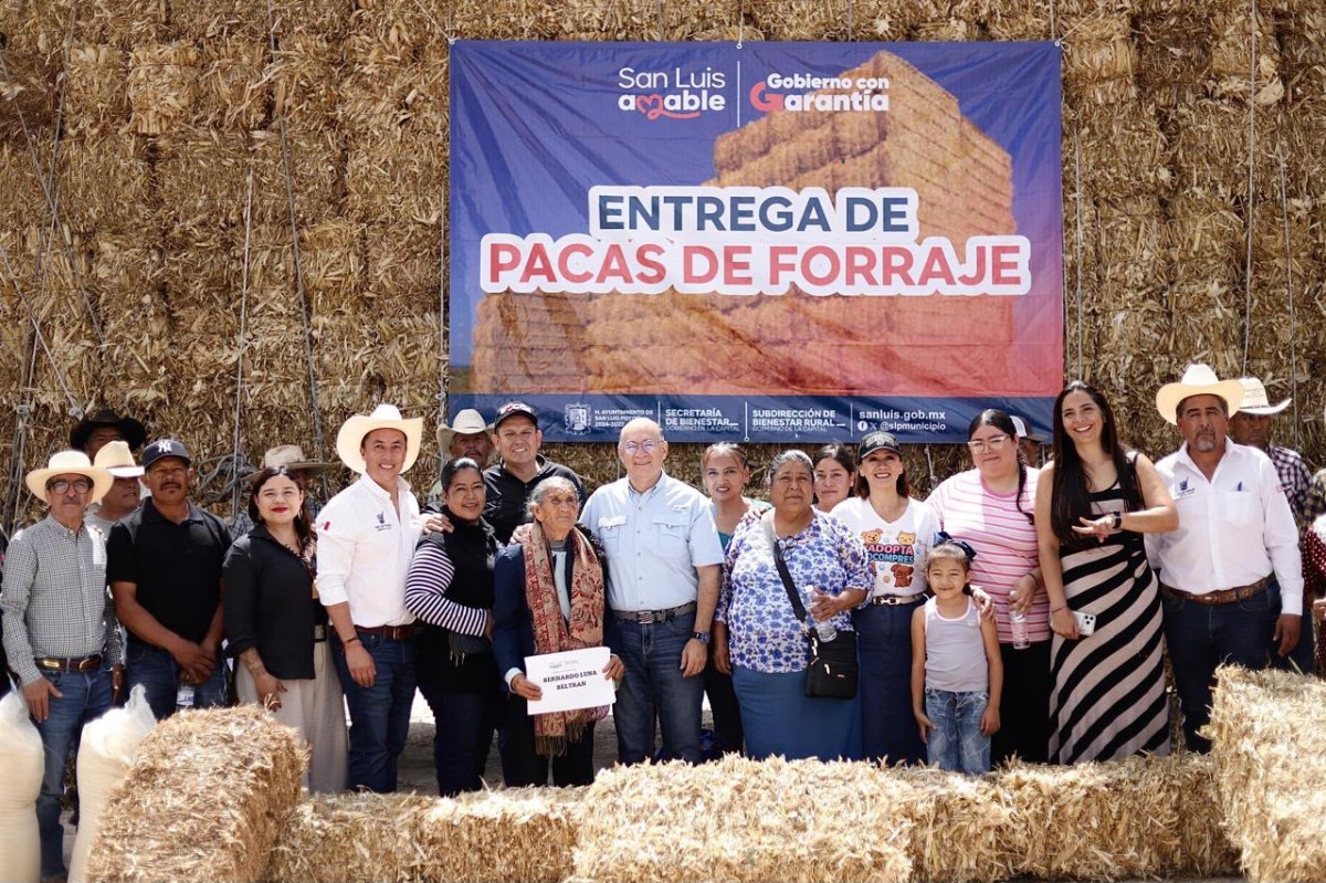 ENTREGA GOBIERNO MUNICIPAL 980 PACAS DE FORRAJE PARA IMPULSAR A PRODUCTORES PECUARIOS SE LA&nbsp;CAPITAL