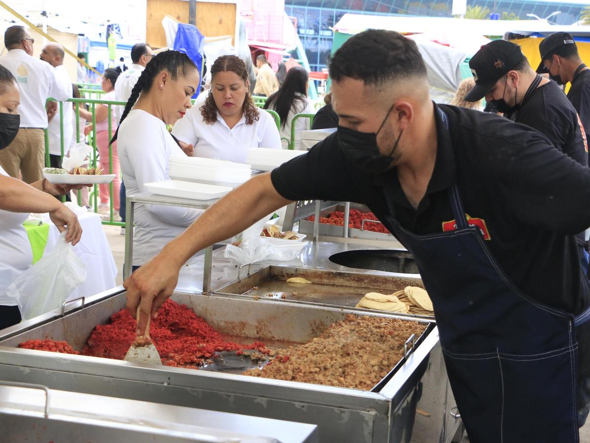 CELEBRAN EL DÍA DE LA GARNACHA GOBERNADOR Y FAMILIAS DE&nbsp;POZOS