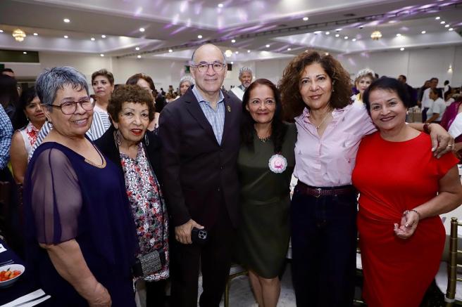 RECONOCE DIF A PERSONAS ADULTAS MAYORES Y FELICITA POR EL DÍA DEL&nbsp;ABUELO
