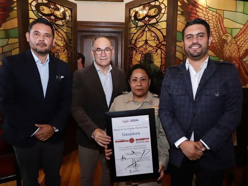 CABILDO MUNICIPAL RECONOCE Y PREMIA A BOMBERAS Y&nbsp;BOMBEROS