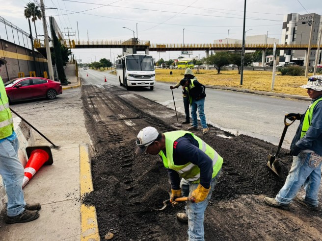 SEDUVOP MANTIENE EN MARCHA NIVELACIÓN EN LATERAL DE LA CARRETERA&nbsp;57