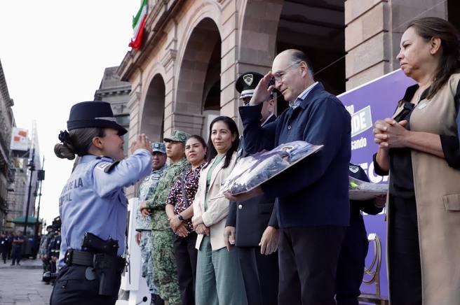 ENTREGA GALINDO NUEVOS UNIFORMES Y EQUIPAMIENTO A POLICÍAS DE LA&nbsp;CAPITAL