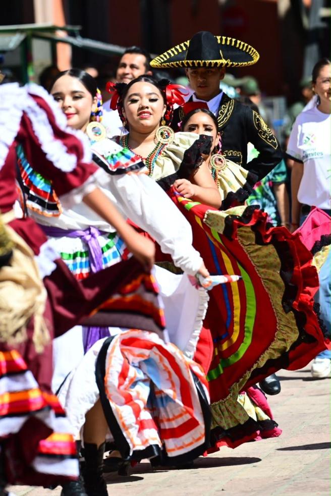 ENCABEZÓ GALLARDO EL TRADICIONAL DESFILE DEL 16 DE&nbsp;SEPTIEMBRE
