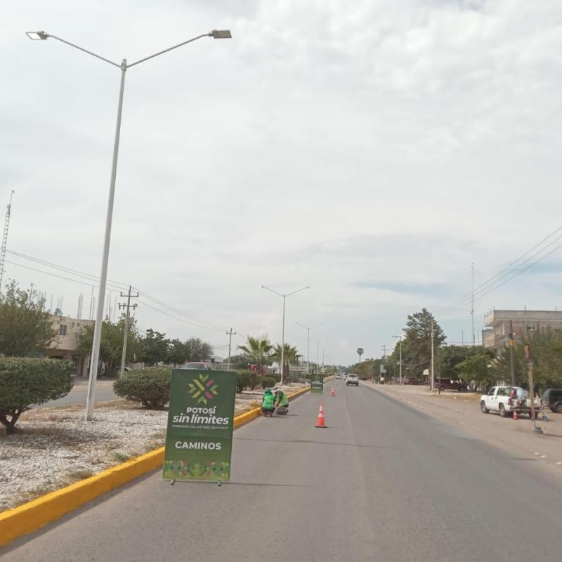 ARREGLA JEC CAMINOS PARA QUE PASEN CAMIONES DE REDMETRO EN LA ZONA&nbsp;MEDIA.