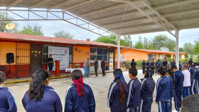 DONAN ENCICLOPEDIAS A LA TELESECUNDARIA DE LA COMUNIDAD DE EL&nbsp;&nbsp;JARALITO