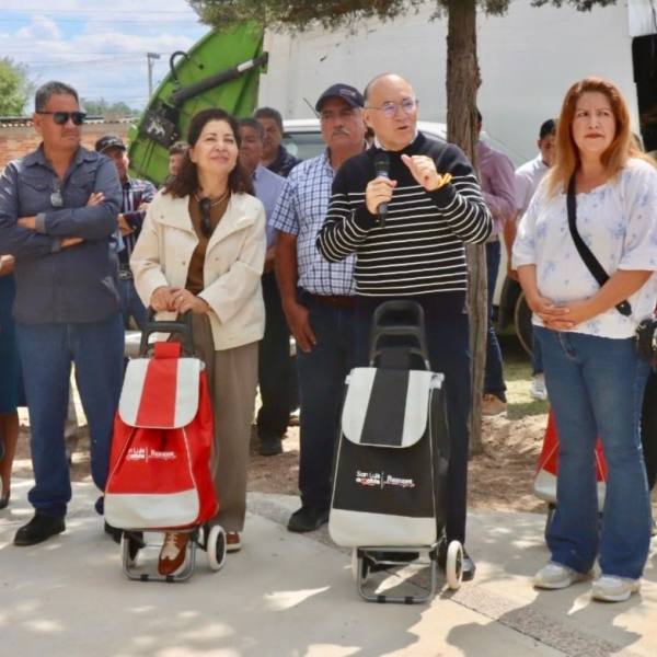 SE COMPROMETIÓ GALINDO CON LA COMUNIDAD DE CAPULINES PARA PAVIMENTAR EL ACCESO&nbsp;PRINCIPAL