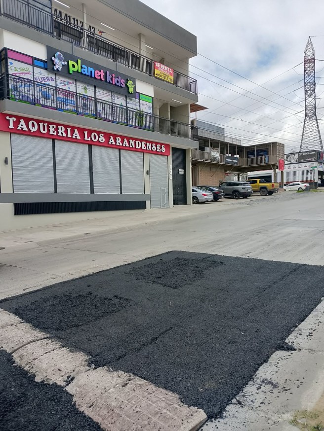 INTENSIFICA GOBIERNO MUNICIPAL BACHEO Y REPARACIÓN DE FUGAS EN VILLA&nbsp;MAGNA