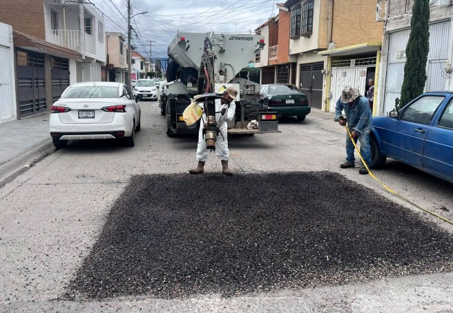 GOBIERNO MUNICIPAL REALIZA ACCIONES DE BACHEO EN JARDINES DE&nbsp;ORIENTE