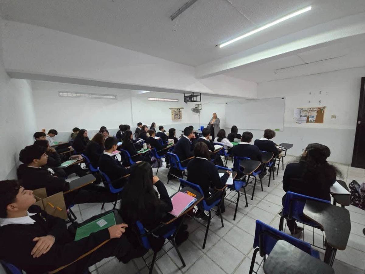 DAN ORIENTACIÓN A JÓVENES DE LA PREPARATORIA MUNICIPAL PARA CONTINUAR ESTUDIOS&nbsp;SUPERIORES
