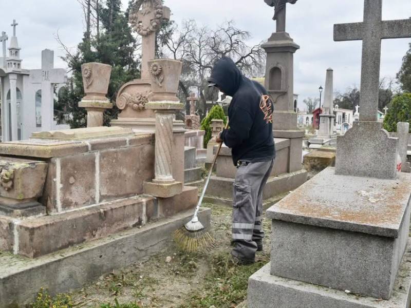 PREPARAN EL CEMENTERIO DEL SAUCITO PARA RECIBIR A&nbsp;VISITANTES