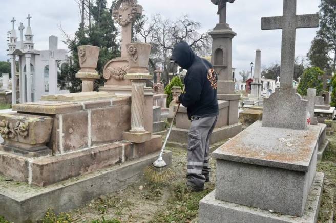 PREPARAN EL CEMENTERIO DEL SAUCITO PARA RECIBIR A&nbsp;VISITANTES