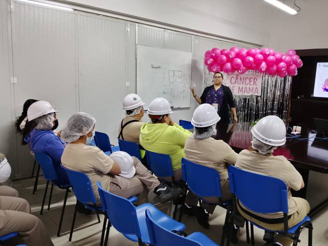DURANTE OCTUBRE SE REALIZARON CONFERENCIAS, TALLERES Y ACTIVIDADES FÍSICAS PARA PROMOVER EL AUTOCUIDADO Y LA DETECCIÓN OPORTUNA DEL CÁNCER DE&nbsp;MAMA